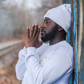 Side profile of Keonté Beals posing with hands pressed together